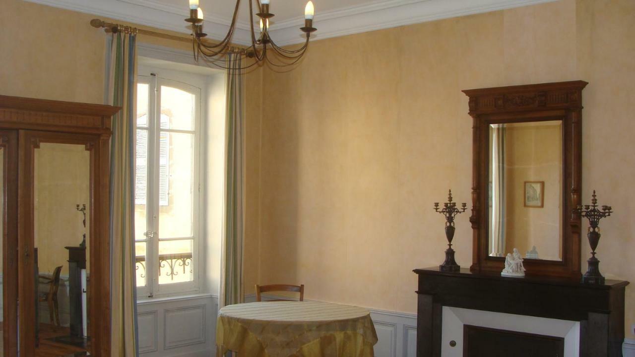 Château Des Grèzes Hébergement de vacances Agnat